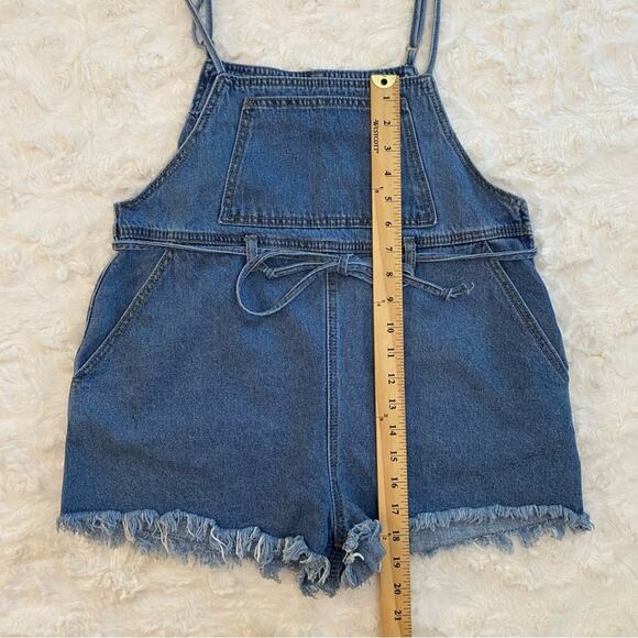 Forever 21 Women's Jean Denim Overall Shorts Romper Size Large Tie Waist Raw Hem - Picture 13 of 13
